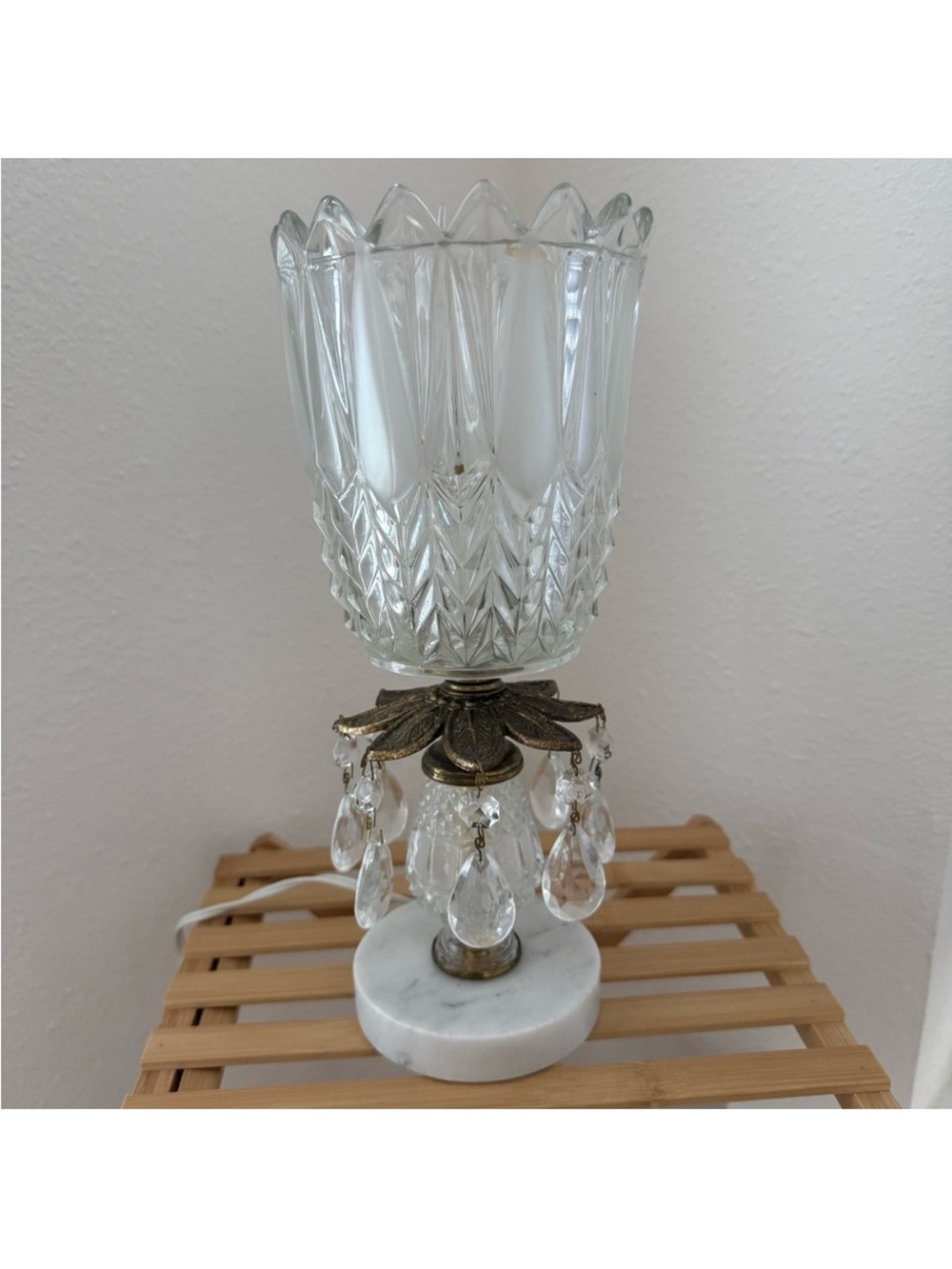 Vintage Victorian Crystal Table
Lamp
Marble Base Underwriters
Laboratories